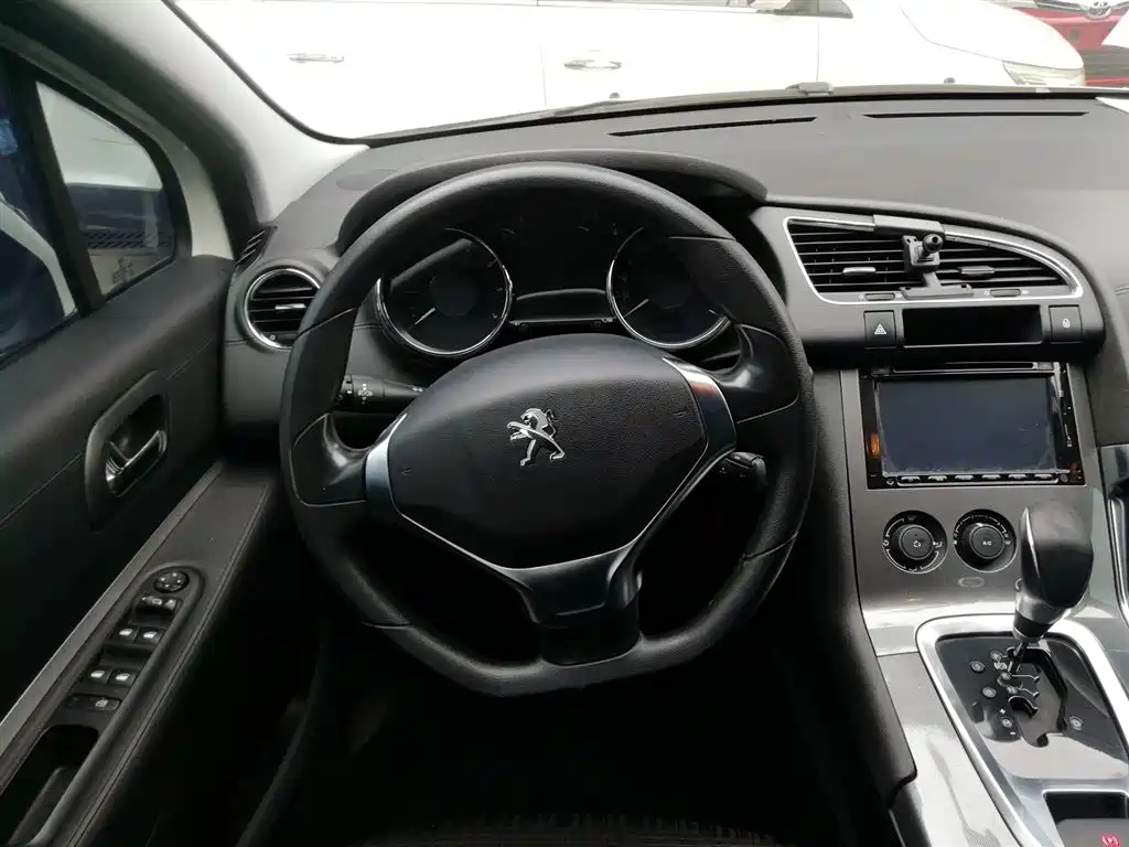 Peugeot 3008 2017 — фото 11
