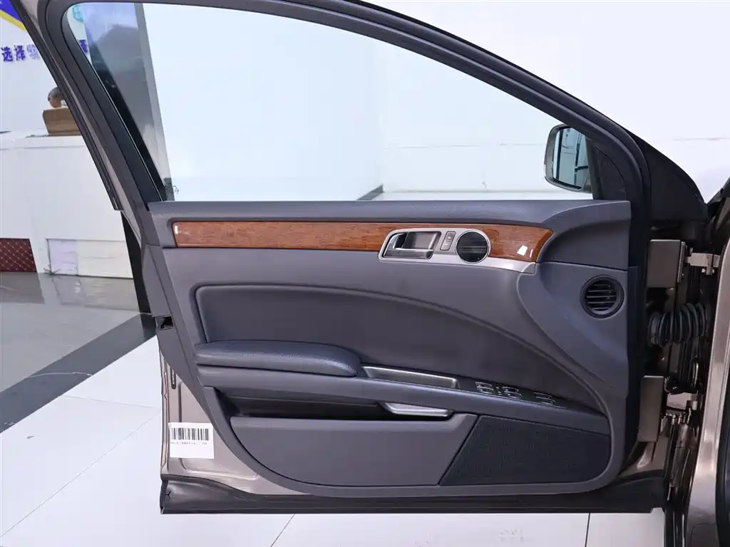 Volkswagen Phaeton 2014 — фото 18