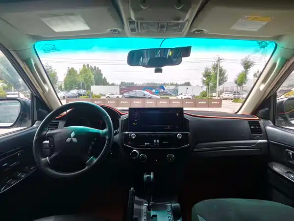 Mitsubishi Pajero 2014