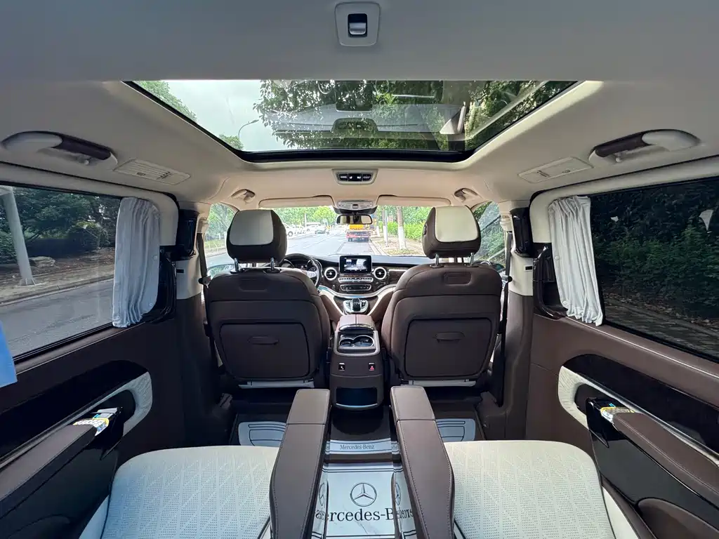 Mercedes-Benz V-Class 2019 — фото 16