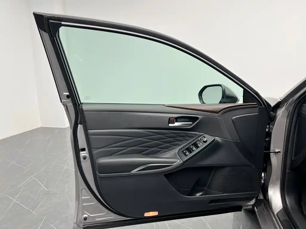 Toyota Avalon 2019 — фото 12