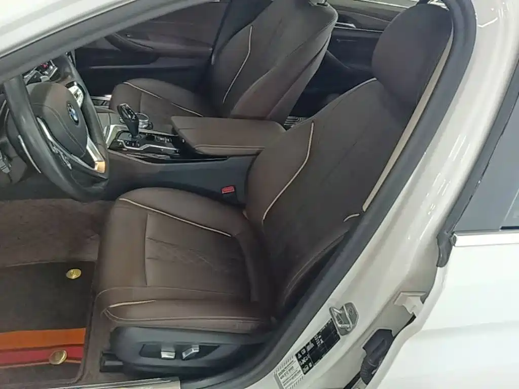 BMW 5 Series 2021 — фото 15