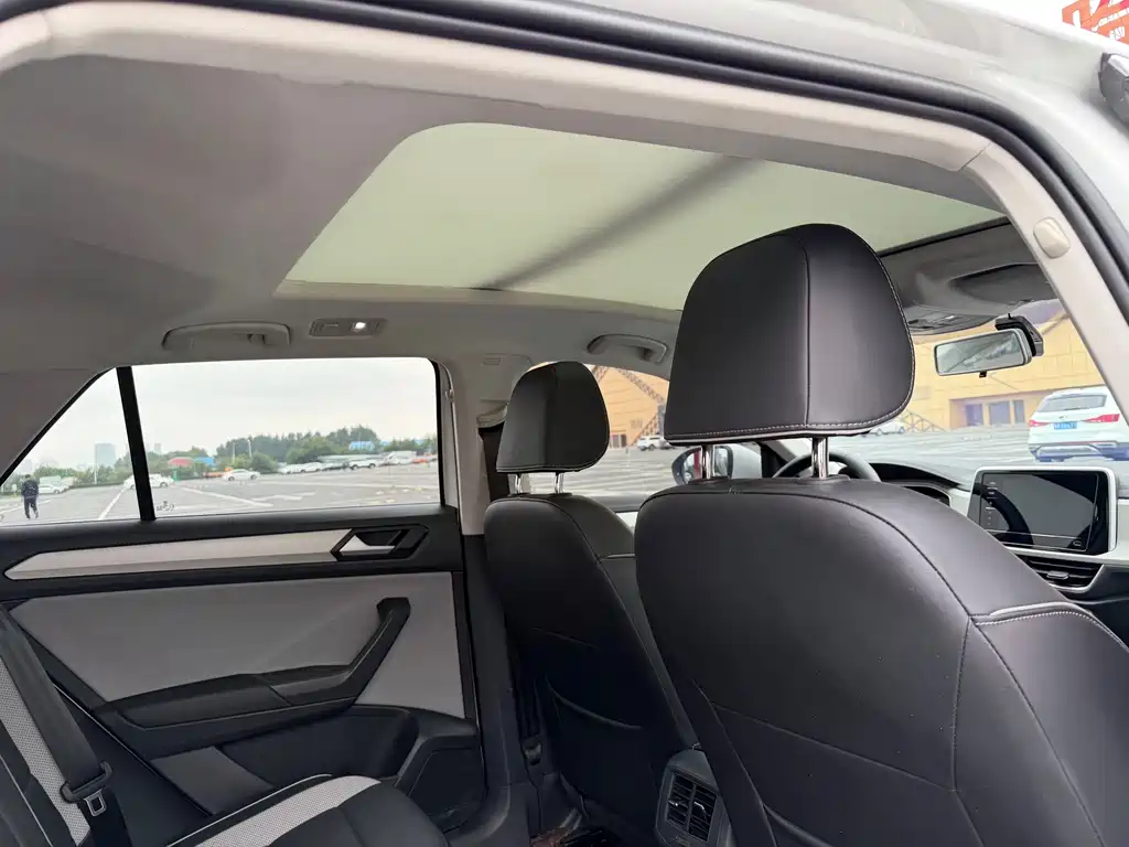Volkswagen T-Roc 2023 — фото 16