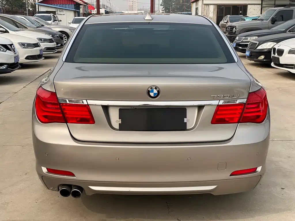 BMW 7 Series 2011 — фото 14
