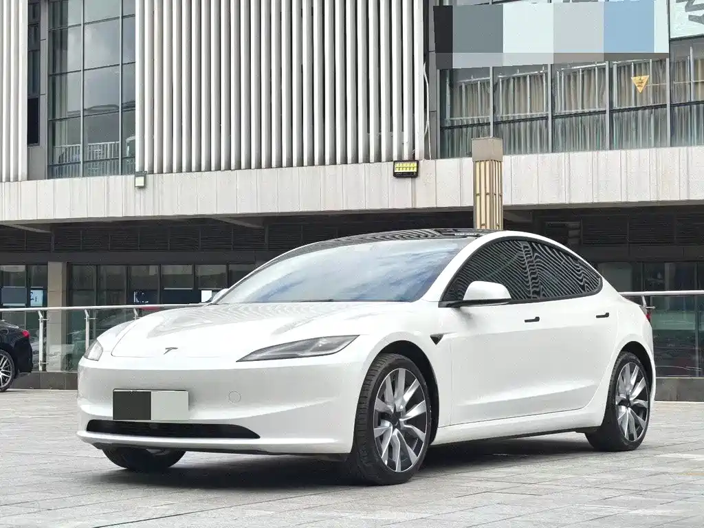 Tesla Model 3 2025