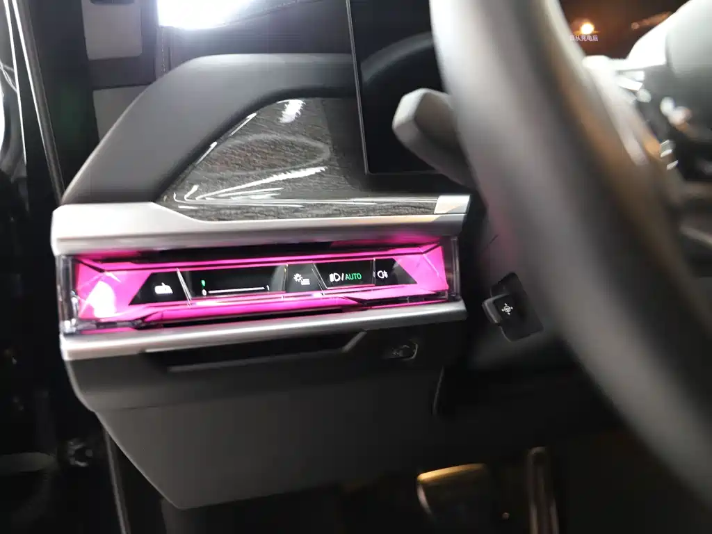 BMW i7 2025 — фото 9