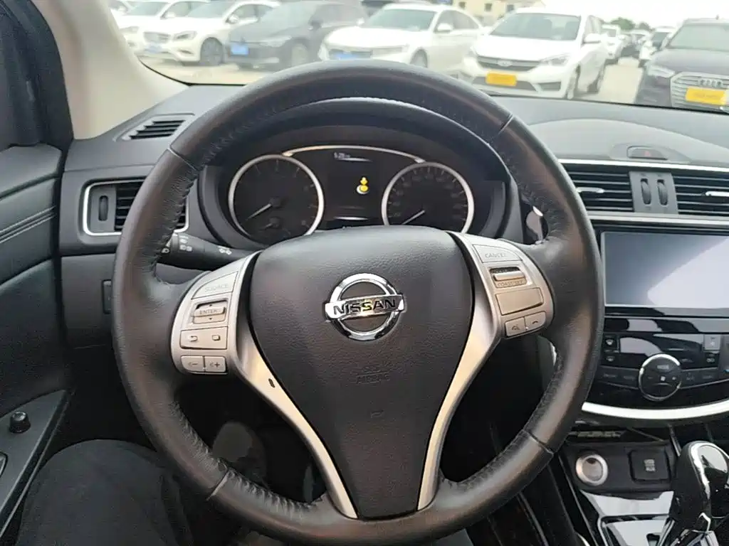Nissan Tiida 2018 — фото 11