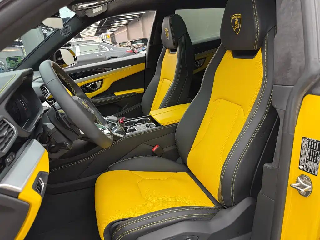 Lamborghini Urus 2023 — фото 11