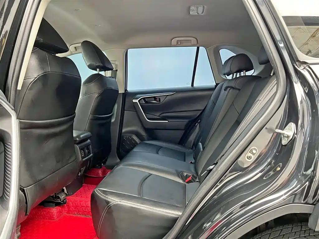 Toyota RAV4 2021 — фото 15