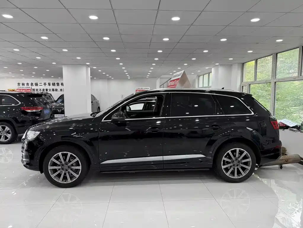 Audi Q7 2019 — фото 8
