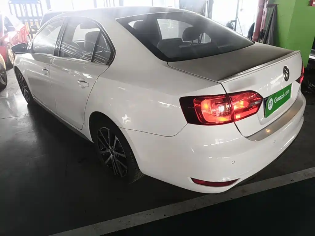 Volkswagen Sagitar 2015