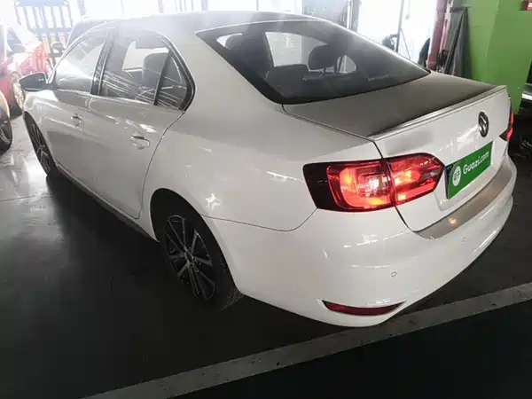 Volkswagen Sagitar 2015