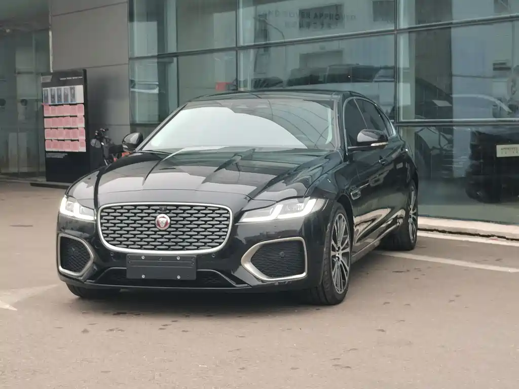 Jaguar XFL 2025 — фото 1