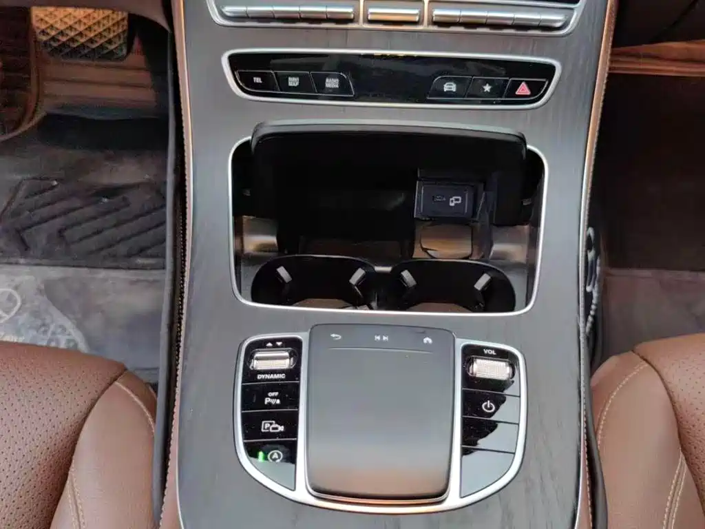 Mercedes-Benz E-Class 2022 — фото 11