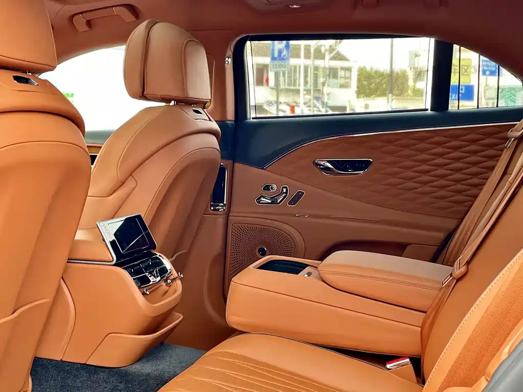 Bentley Flying Spur 2021 — фото 20