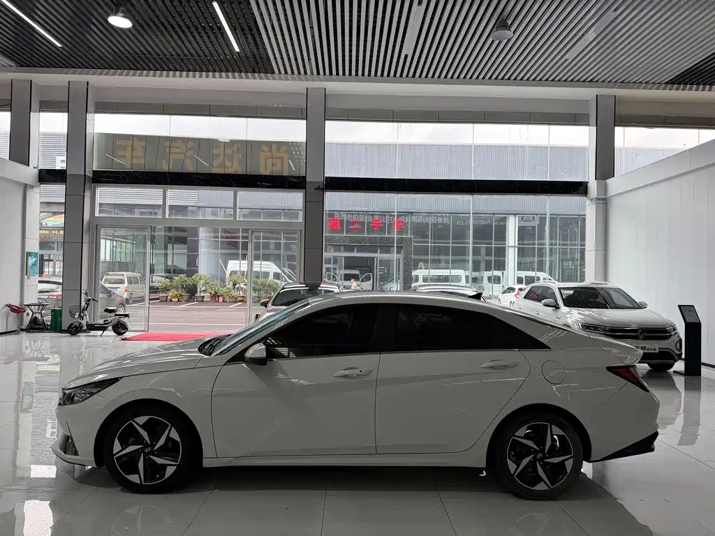 Hyundai Elantra 2022