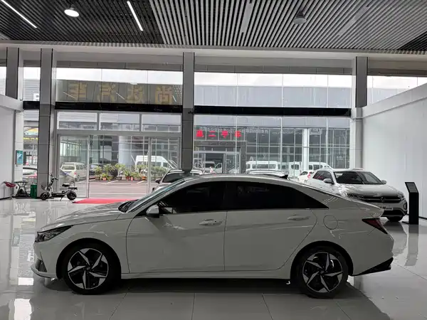 Hyundai Elantra 2022