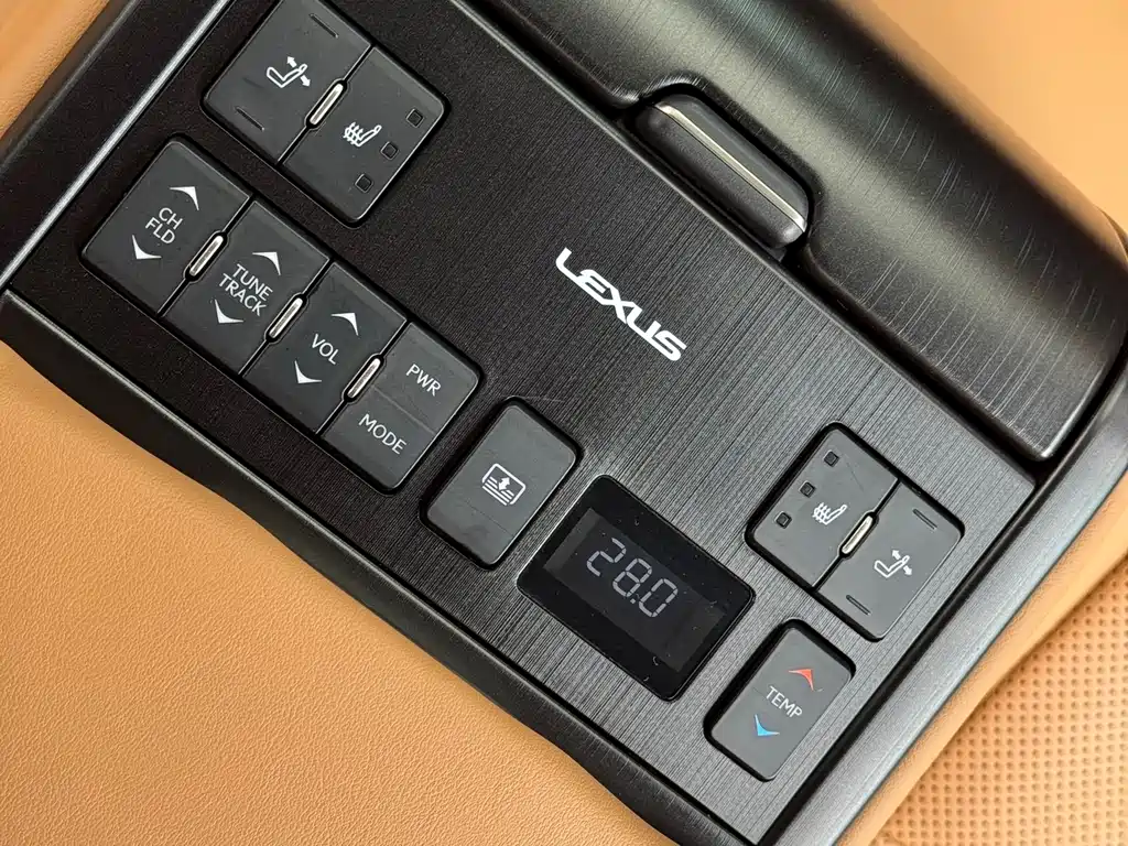 Lexus ES 2020 — фото 14