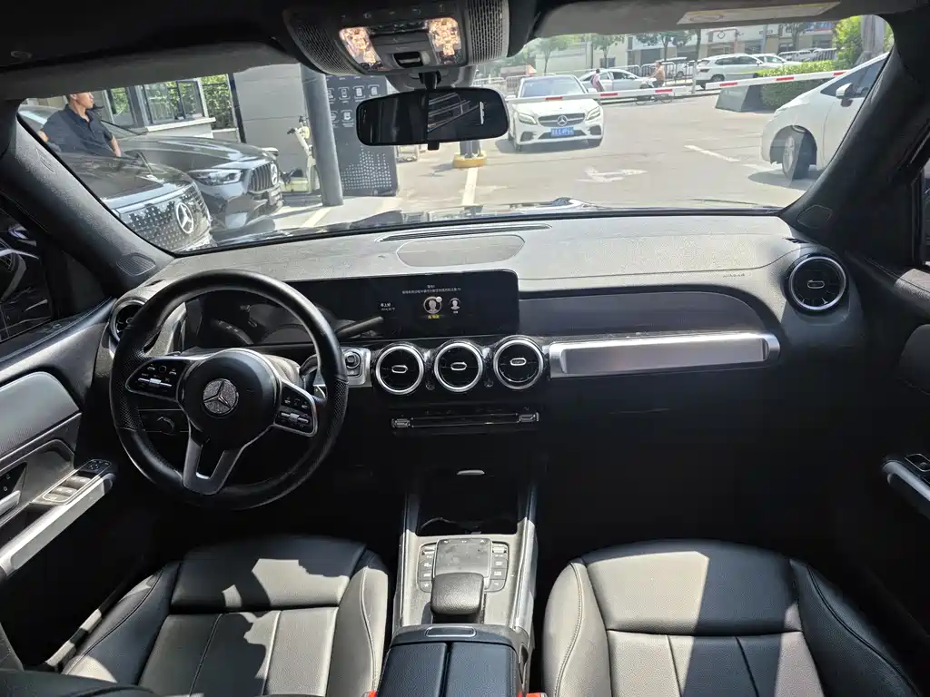 Mercedes-Benz GLB 2023