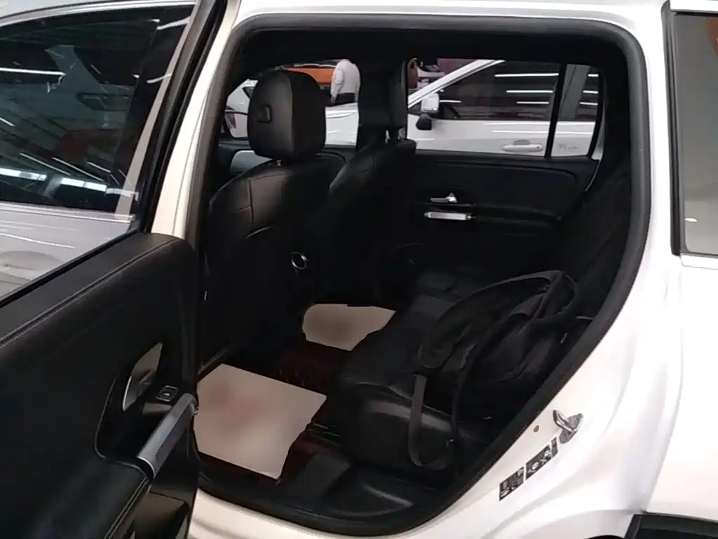 Mercedes-Benz GLB 2023 — фото 13