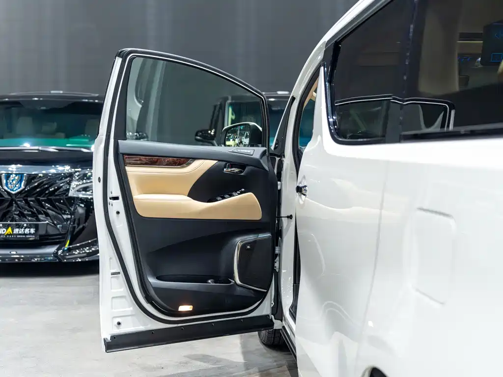 Toyota Alphard 2021 — фото 14