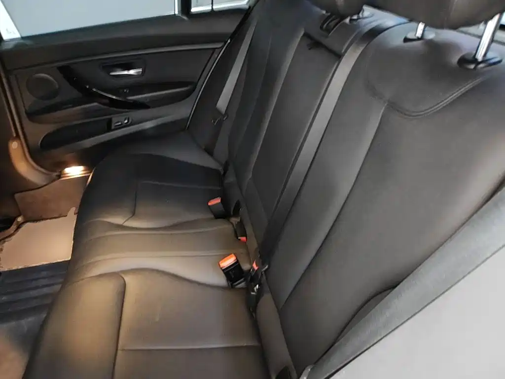 BMW 3 Series 2017 — фото 17