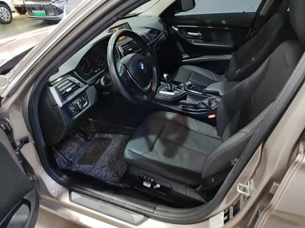 BMW 3 Series 2017 — фото 15