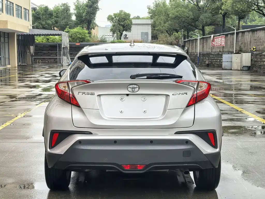 Toyota C-HR 2022 — фото 10