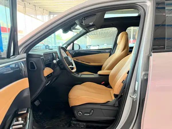 Geely Galaxy L7 2024