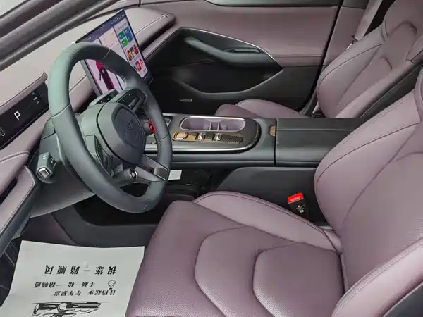Xiaomi SU7 2025