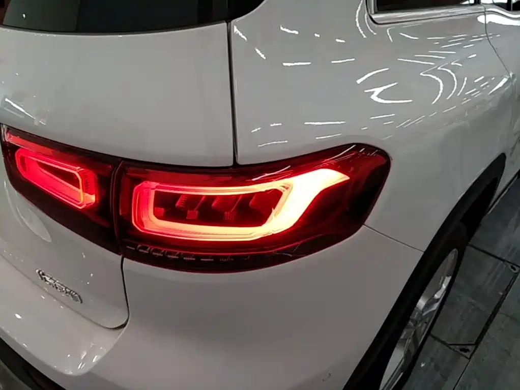 Mercedes-Benz GLB 2023 — фото 24