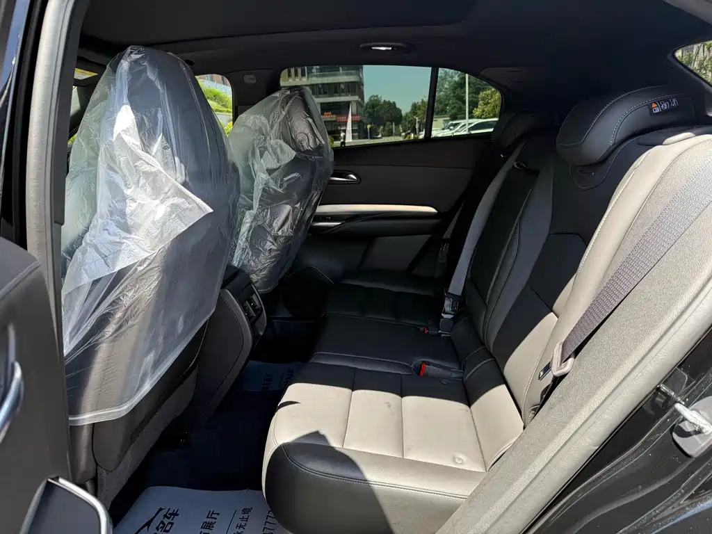 Cadillac XT4 2020 — фото 11
