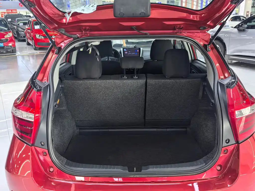 Toyota Yaris L 2019 — фото 13