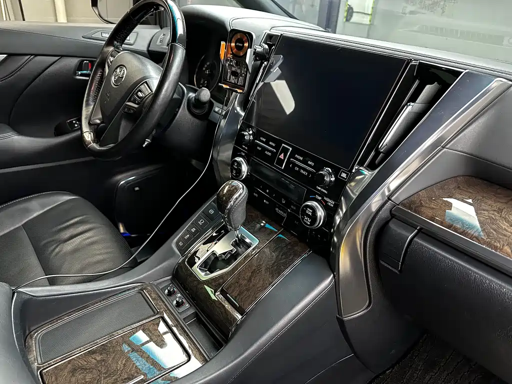 Toyota Alphard 2021 — фото 17