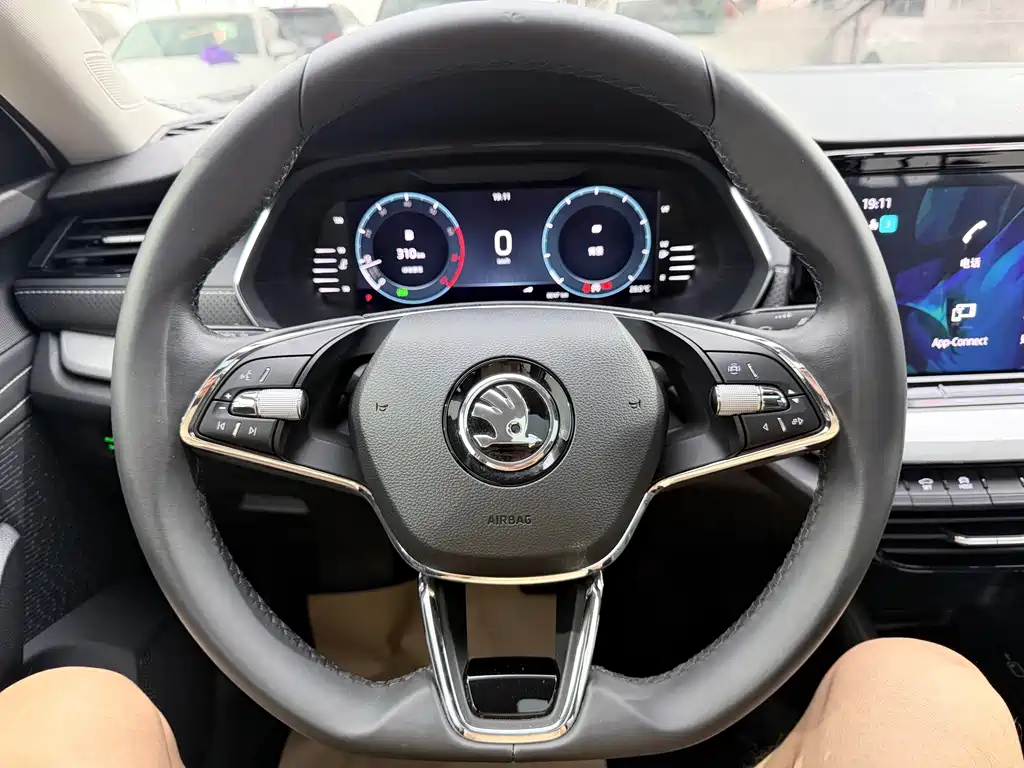 Skoda Octavia 2022 — фото 11