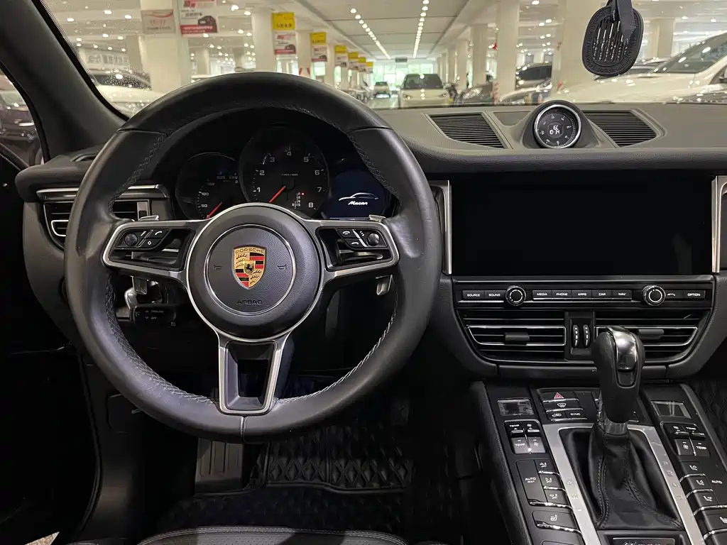 Porsche Macan 2021 — фото 11