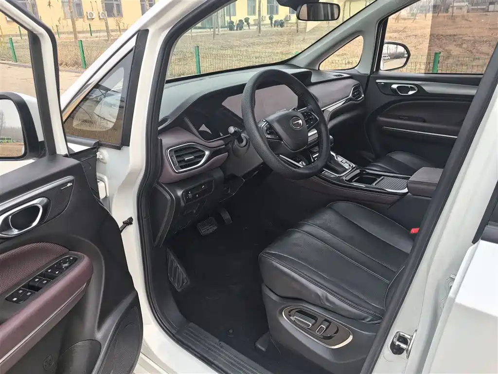 GAC Motor Trumpchi M6 2023 — фото 11