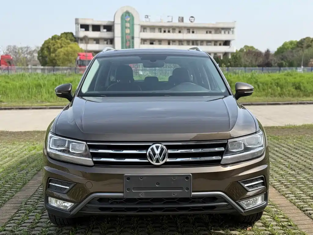 Volkswagen Tiguan L 2018 — фото 1