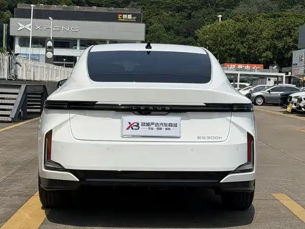 Lexus ES 2026