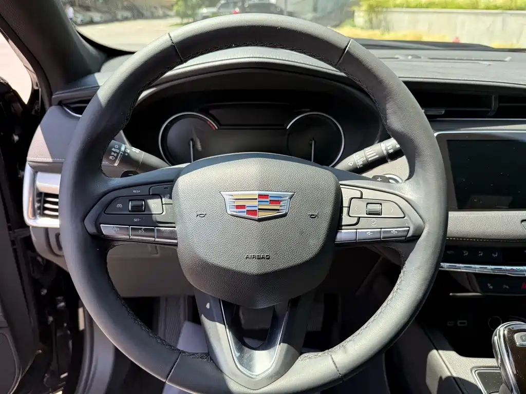 Cadillac XT4 2020 — фото 12