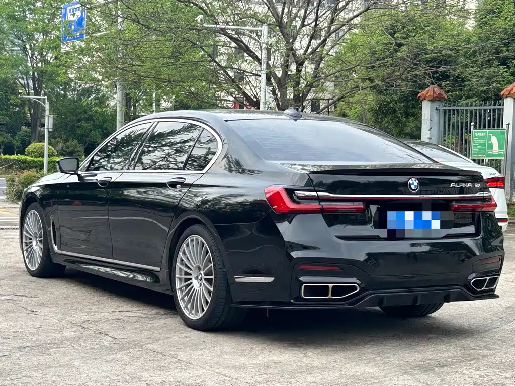BMW 7 Series 2017 — фото 8