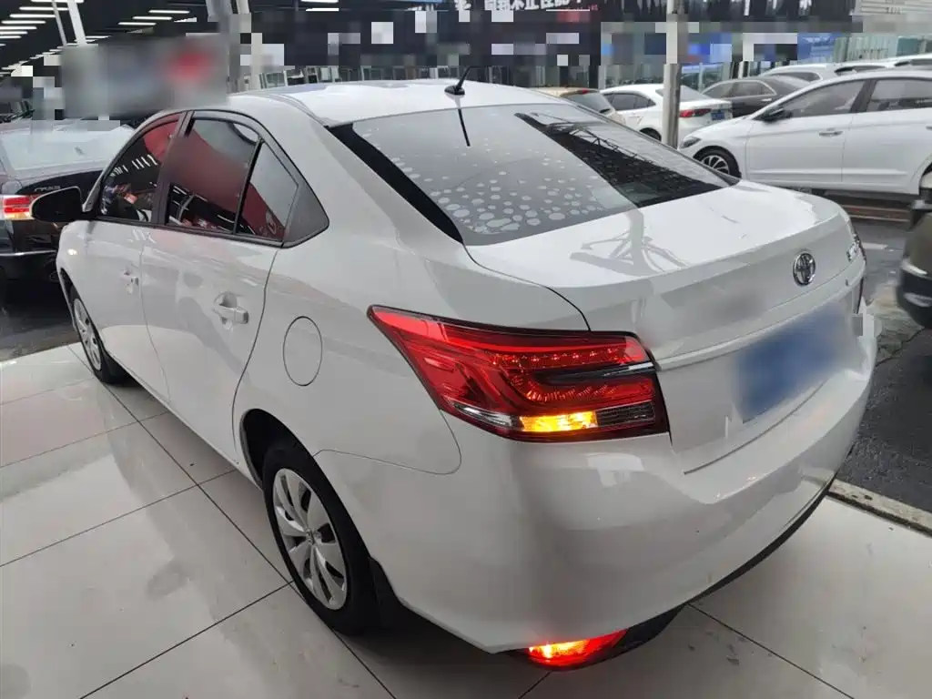 Toyota Yaris L 2019 — фото 5