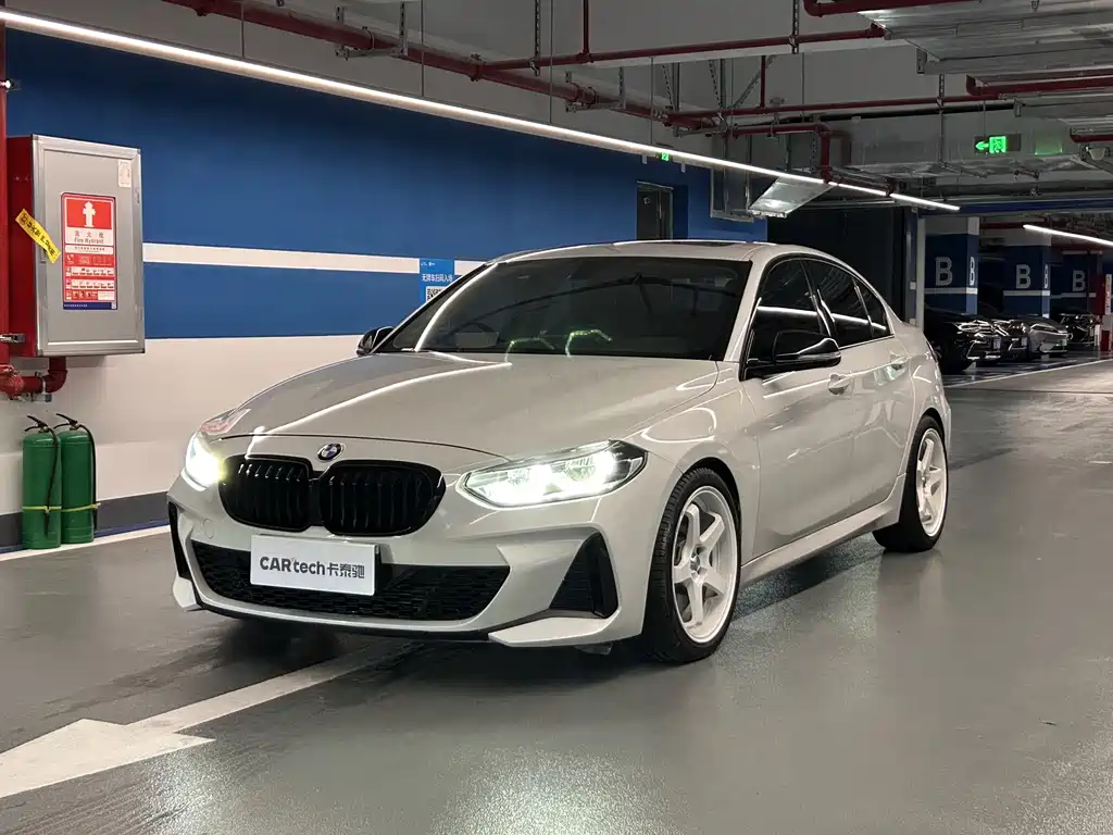 BMW 1 Series 2022 — фото 1