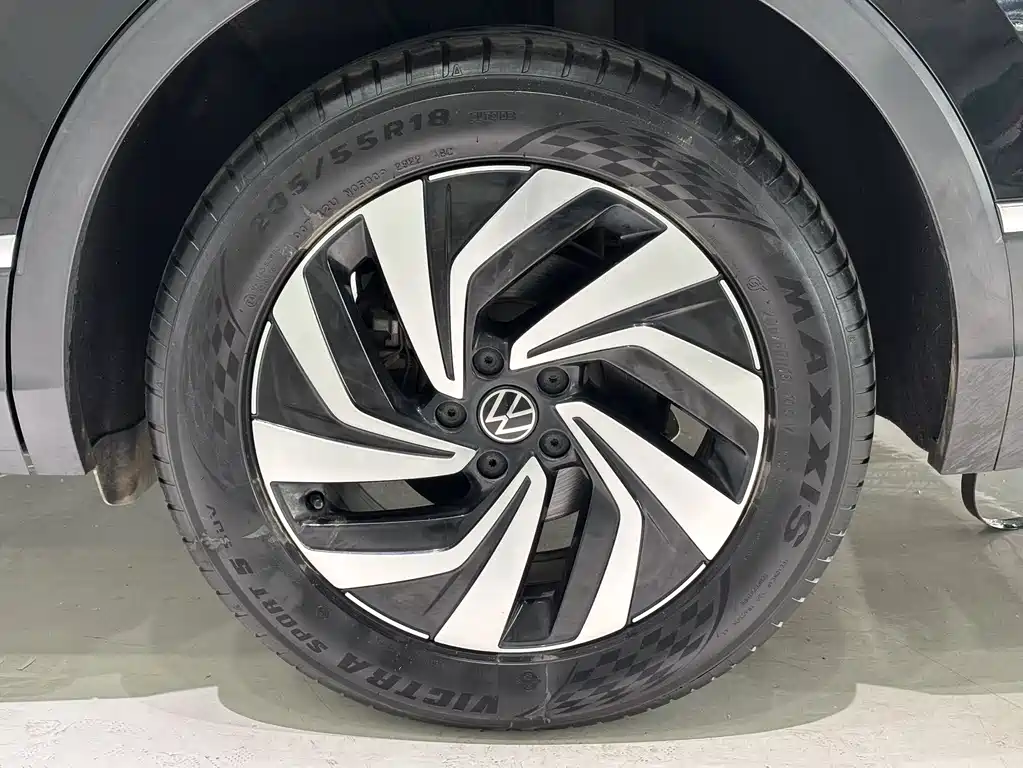 Volkswagen Tiguan L 2023 — фото 20