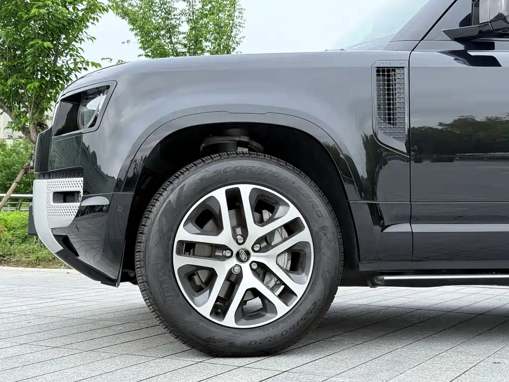 Land Rover Defender 2024 — фото 24