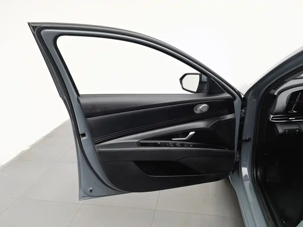 Hyundai Elantra 2022 — фото 8