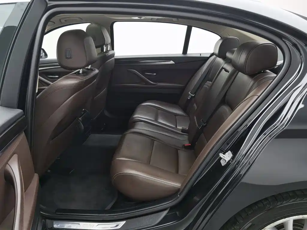 BMW 5 Series 2015 — фото 15