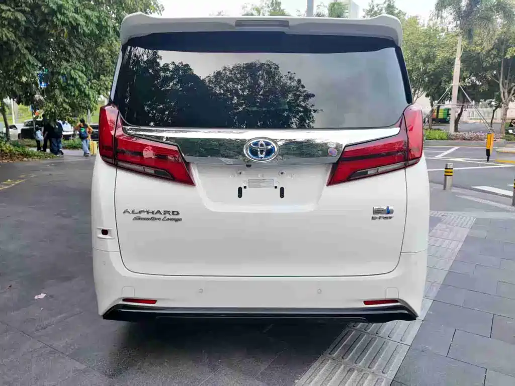 Toyota Alphard 2022 — фото 7