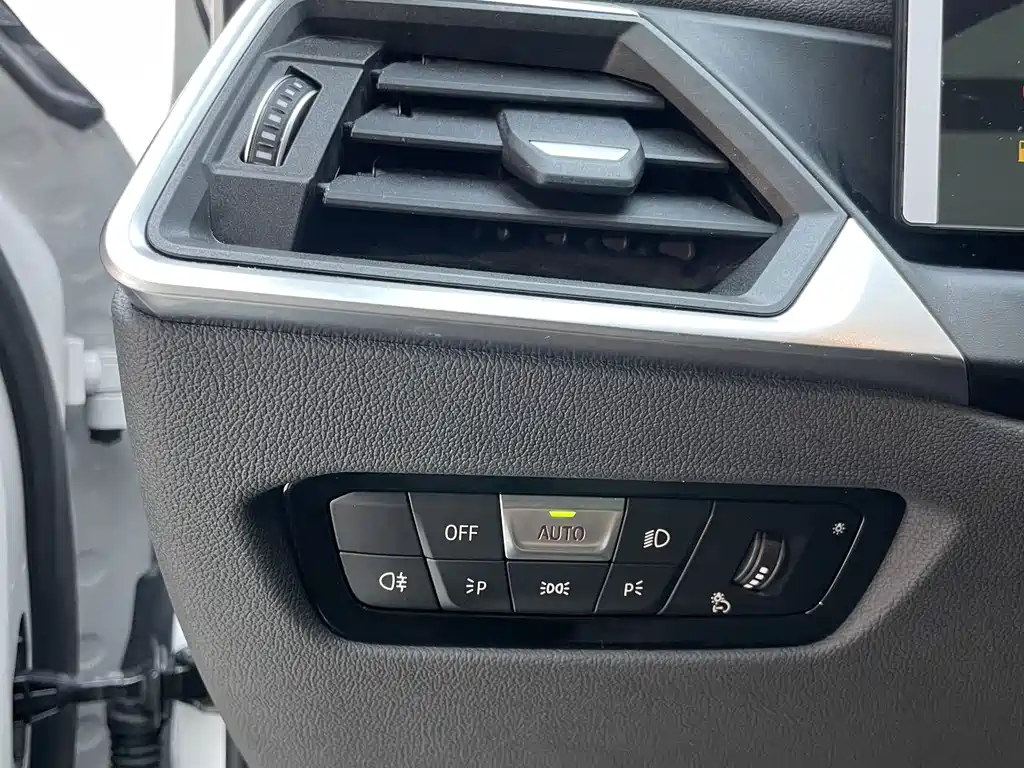 BMW 3 Series 2023 — фото 10