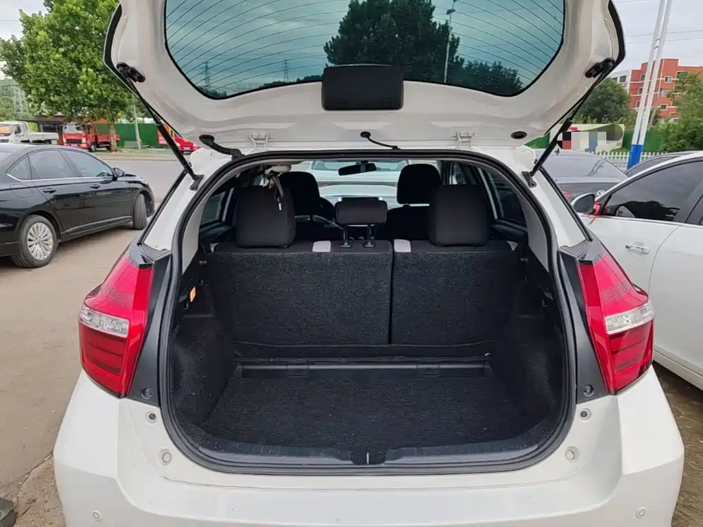 Toyota Yaris L 2022 — фото 19